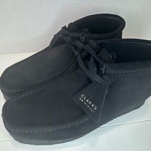 Clarks Women's Black Wallabees Chukka Boots (Mint Condition)